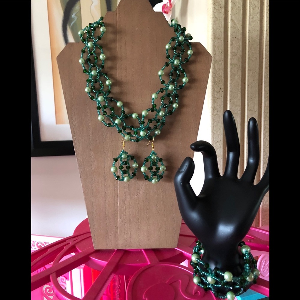 SPIDER WEBS BEADED NECKLACE.